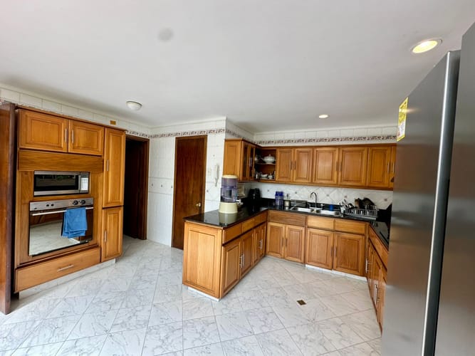 Casa de 4 alcobas en arriendo en Las Lomas, Medellín, 265 m² · foto 13 de 24