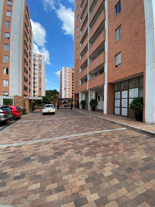 Apartamento de 3 alcobas en arriendo en Picaleña Y Mirolindo, Ibagué, 80 m² · foto 3 de 24