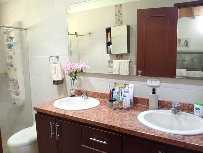 Casa de 4 alcobas en venta en Guayanas, Floridablanca, 1080 m² · foto 9 de 12