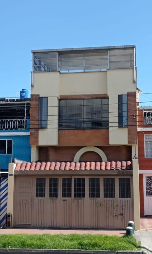 Casa de 5 alcobas en arriendo en Ciudad Quirigua, Bogotá, 252 m² · foto 1 de 24