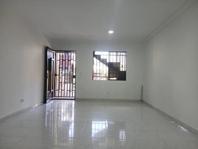 Casa de 3 alcobas en arriendo en San Bernardo, Medellín, 100 m² · foto 2 de 10