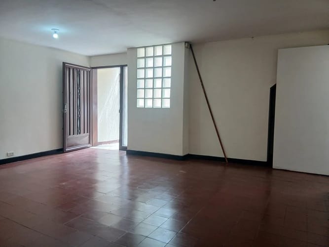 Casa de 4 alcobas en arriendo en Conquistadores, Medellín, 200 m² · foto 2 de 10
