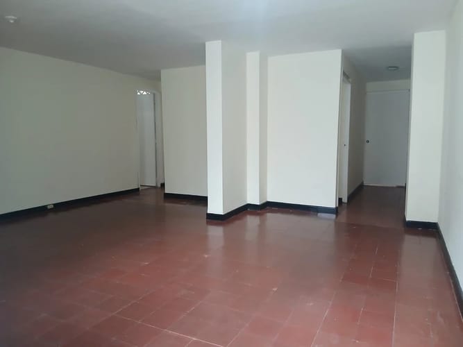 Casa de 4 alcobas en arriendo en Conquistadores, Medellín, 200 m² · foto 3 de 10