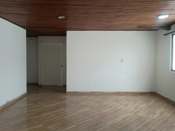Apartamento de 2 alcobas en arriendo en Naranjal, Medellín, 75 m² · foto 3 de 10