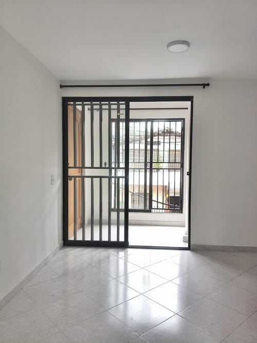 Apartamento de 3 alcobas en arriendo en Los Alcazares, Medellín, 58 m² · foto 2 de 10