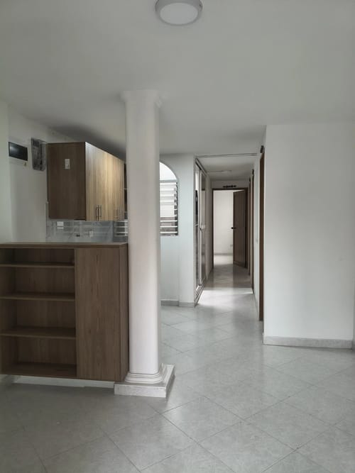 Apartamento de 3 alcobas en arriendo en Los Alcazares, Medellín, 58 m² · foto 3 de 10