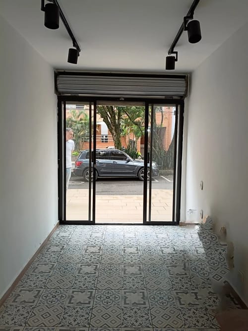 Local en arriendo en Bolivariana, Medellín, 17 m² · foto 3 de 7