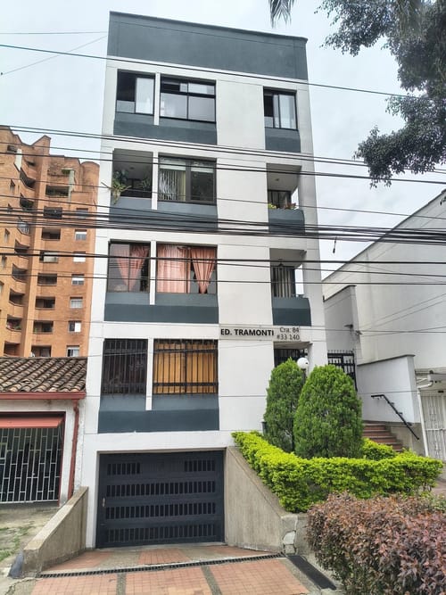 Apartamento de 4 alcobas en arriendo en La Castellana, Medellín, 74 m² · foto 2 de 3
