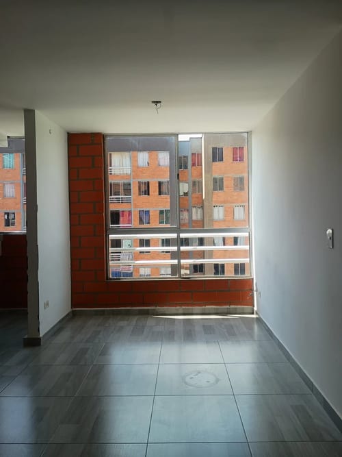 Apartamento de 3 alcobas en arriendo en Aures No.1, Medellín, 40 m² · foto 2 de 10