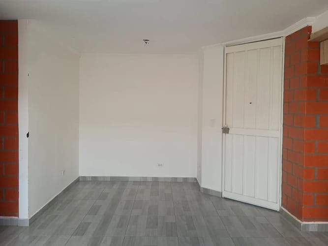 Apartamento de 3 alcobas en arriendo en Aures No.1, Medellín, 40 m² · foto 3 de 10
