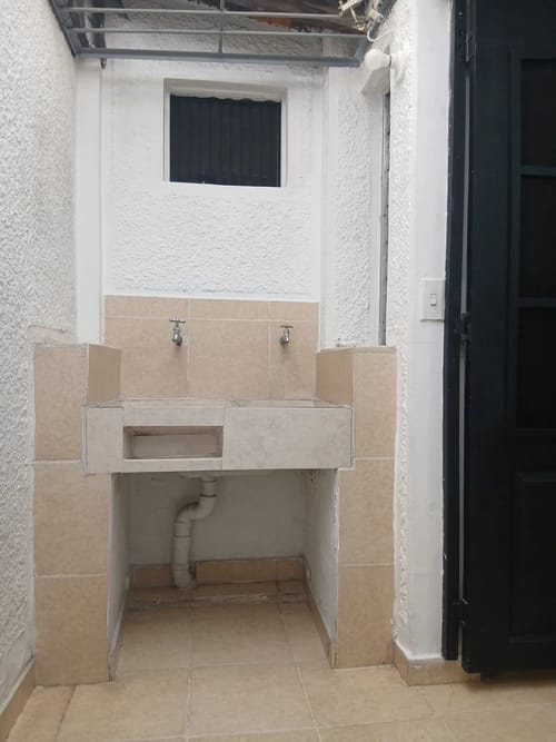 Casa de 5 alcobas en arriendo en Suramericana, Medellín, 180 m² · foto 6 de 10