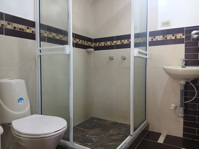 Casa de 5 alcobas en arriendo en Suramericana, Medellín, 180 m² · foto 8 de 10