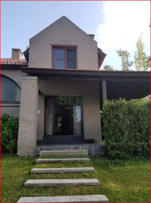 Alquiler de casa en Pinares, 2 dormitorios, 2 baños, piscina, lindo lugar. · Foto 2