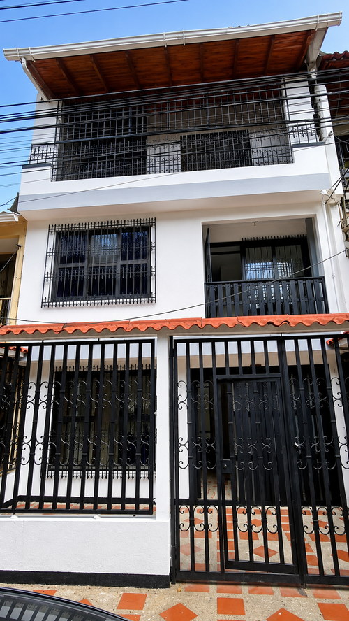 Casa de 6 alcobas en venta en Departamental, Cali, 312 m² · foto 2 de 16