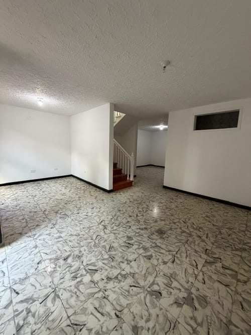 Casa de 6 alcobas en venta en Departamental, Cali, 312 m² · foto 11 de 16