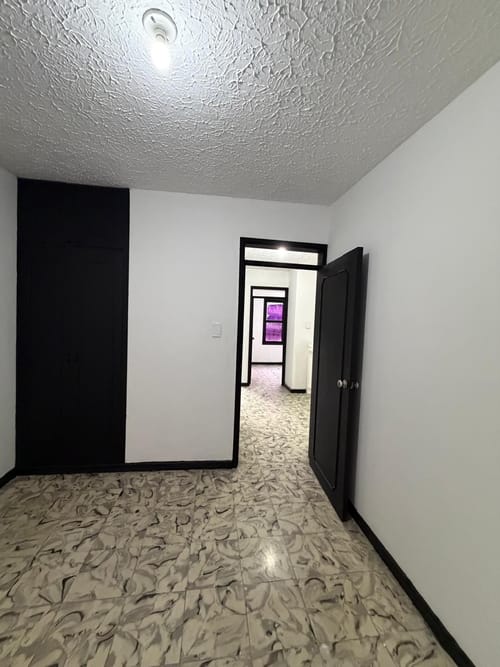 Casa de 6 alcobas en venta en Departamental, Cali, 312 m² · foto 13 de 16