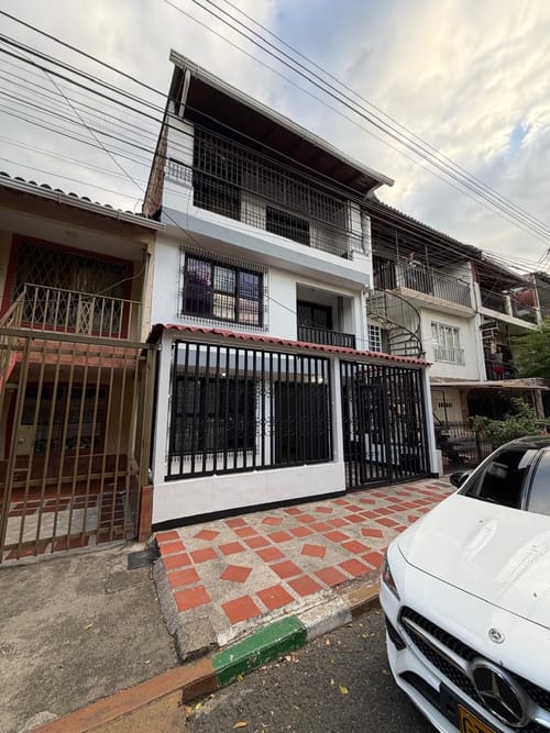 Casa de 6 alcobas en venta en Departamental, Cali, 312 m² · foto 12 de 16