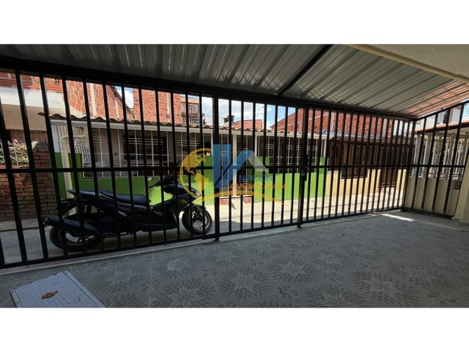 Edificio en venta en Villas De Navarra, Bucaramanga, 78 m² · foto 2 de 15
