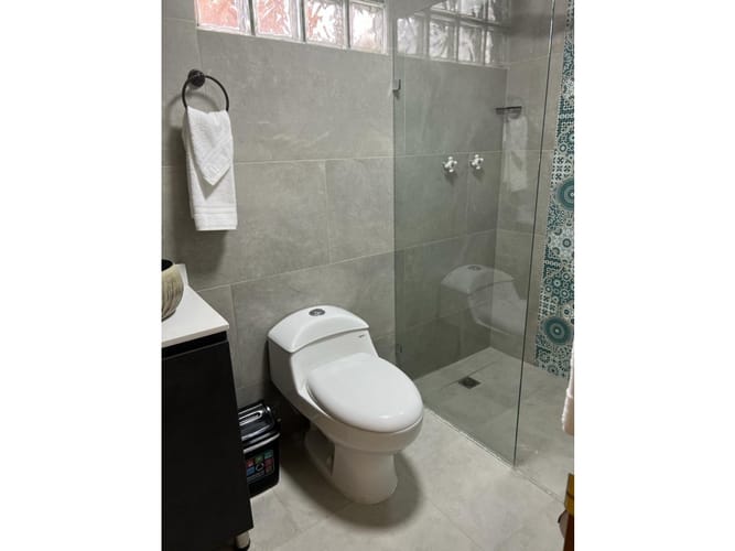 Casa de 6 alcobas en arriendo en San Joaquin, Medellín, 200 m² · foto 23 de 24