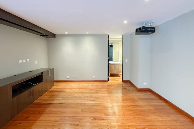 Apartamento de 3 alcobas en arriendo en Los Rosales, Bogotá, 246 m² · foto 3 de 24