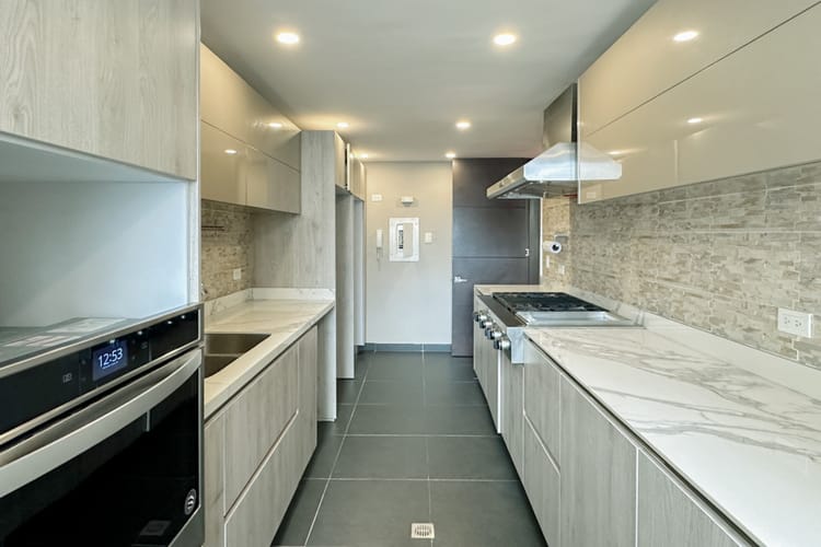 Apartamento de 3 alcobas en arriendo en Los Rosales, Bogotá, 246 m² · foto 8 de 24