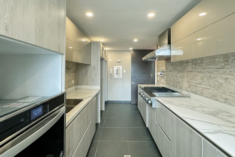 Apartamento de 3 alcobas en arriendo en Los Rosales, Bogotá, 246 m² · foto 11 de 24
