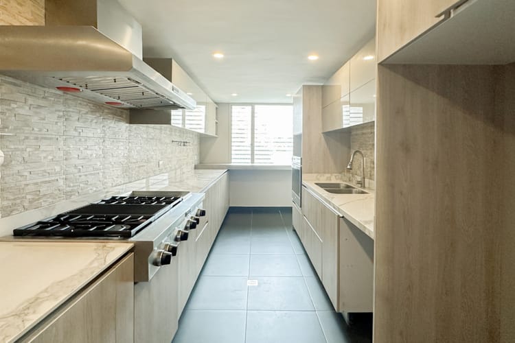 Apartamento de 3 alcobas en arriendo en Los Rosales, Bogotá, 246 m² · foto 12 de 24