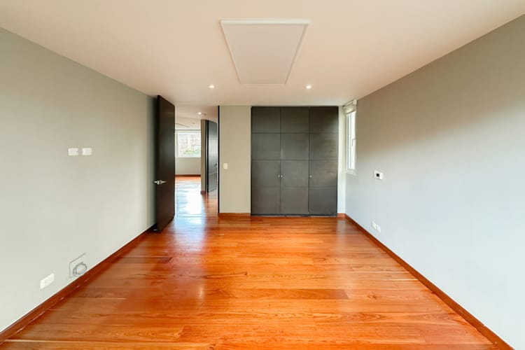 Apartamento de 3 alcobas en arriendo en Los Rosales, Bogotá, 246 m² · foto 16 de 24