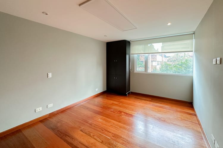 Apartamento de 3 alcobas en arriendo en Los Rosales, Bogotá, 246 m² · foto 22 de 24