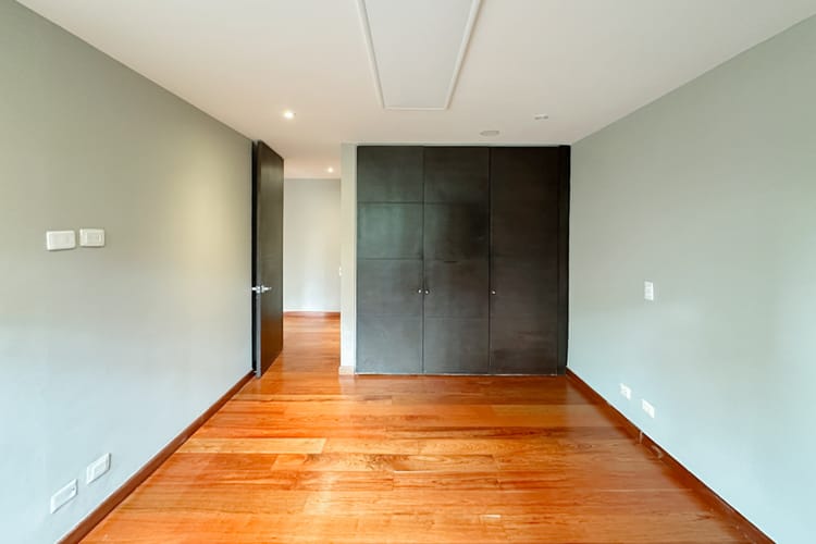 Apartamento de 3 alcobas en arriendo en Los Rosales, Bogotá, 246 m² · foto 23 de 24