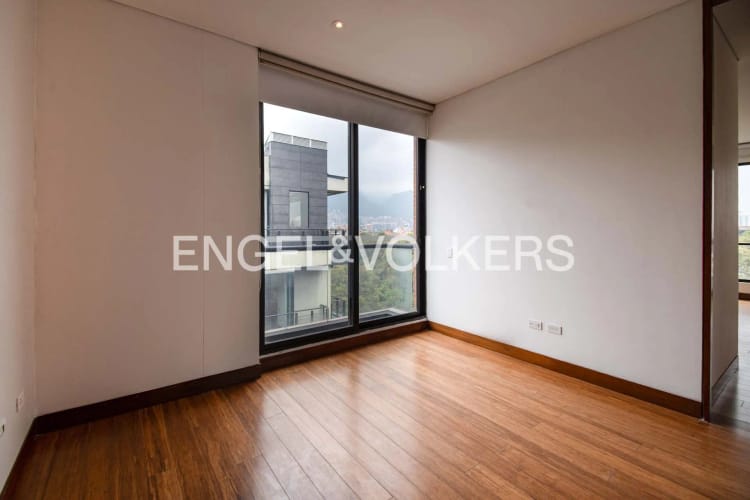 Apartamento de 2 alcobas en venta en El Virrey, Bogotá, 159 m² · foto 13 de 17