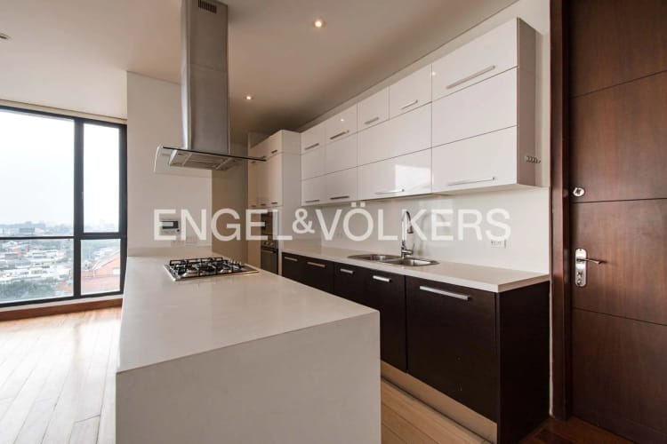 Apartamento de 2 alcobas en venta en El Virrey, Bogotá, 159 m² · foto 5 de 17