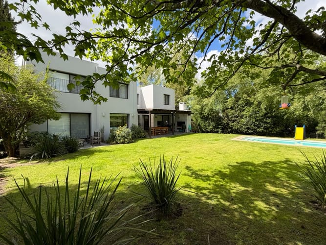 Lomas. Moderna. 3 dorms + escritorio + servicio. Estar. Piscina · Foto 7