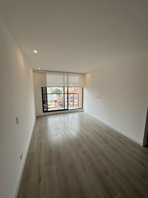 Apartamento de 2 alcobas en venta en Acacias Usaquen, Bogotá, 77 m² · foto 2 de 20