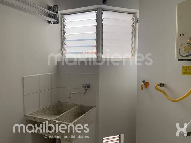 Apartaestudio en arriendo en Florida Nueva, Medellín, 40 m² · foto 3 de 13