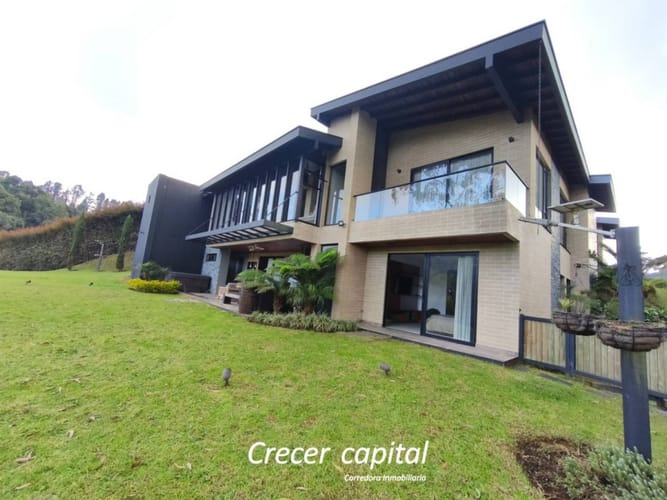 Casa de 5 alcobas en arriendo en Las Palmas, Envigado, 500 m² · foto 2 de 24