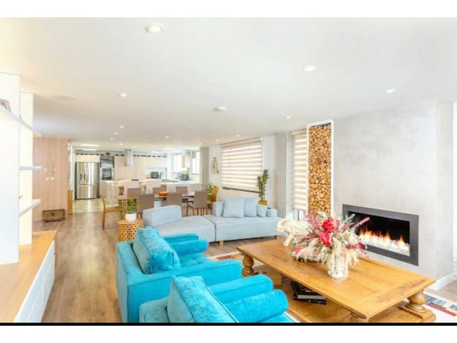 Apartamento de 4 alcobas en venta en Santa Barbara, Bogotá, 276 m² · foto 2 de 17