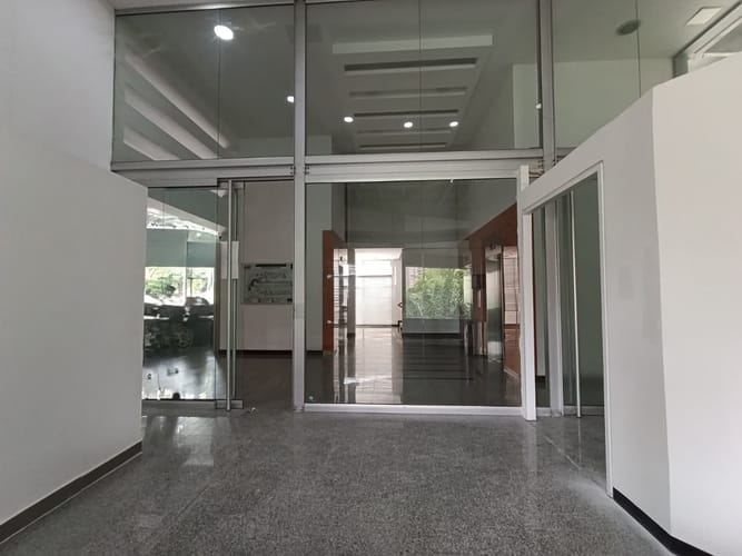 Local en arriendo en El Poblado, Medellín, 40 m² · foto 2 de 11