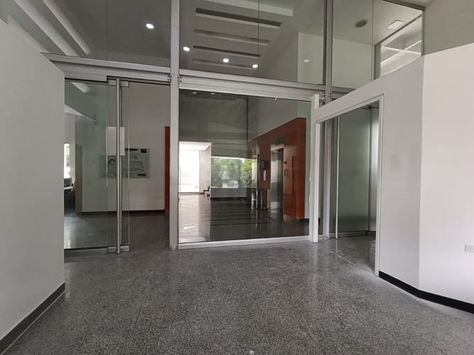 Local en arriendo en El Poblado, Medellín, 40 m² · foto 7 de 11