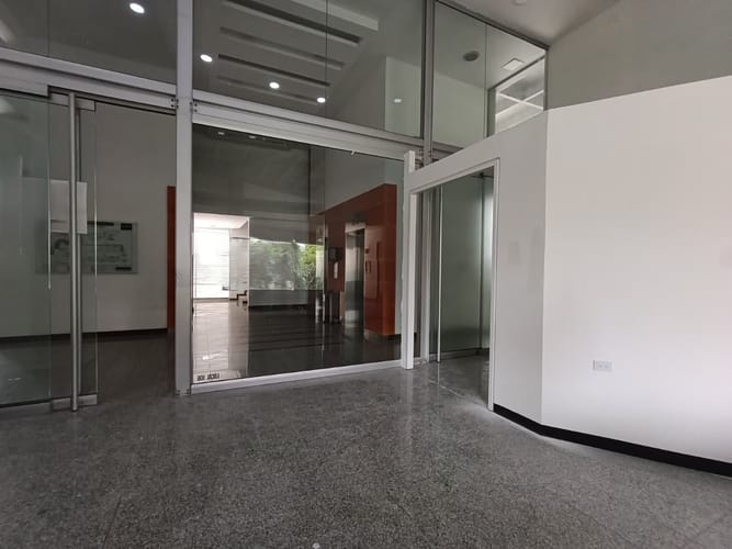 Local en arriendo en El Poblado, Medellín, 40 m² · foto 8 de 11