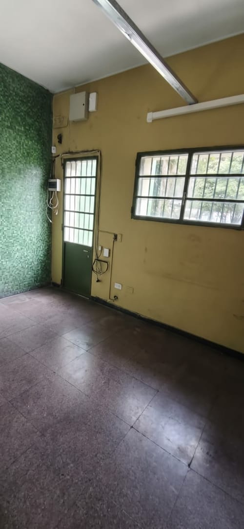 ¡Excelente exposición comercial y gran potencial para tu negocio! Ubicado sobre Av. Burgues y Espinillo · Foto 7