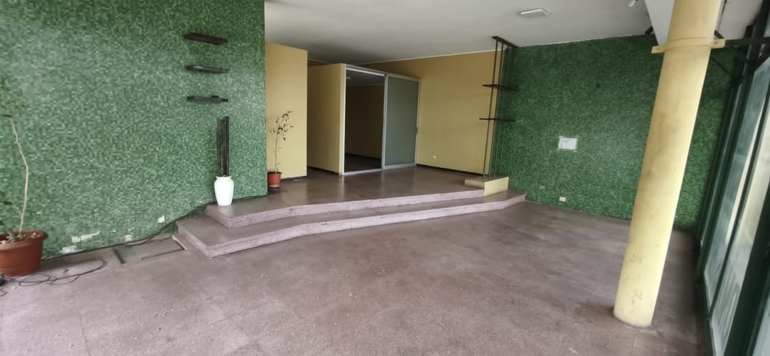 ¡Excelente exposición comercial y gran potencial para tu negocio! Ubicado sobre Av. Burgues y Espinillo · Foto 5