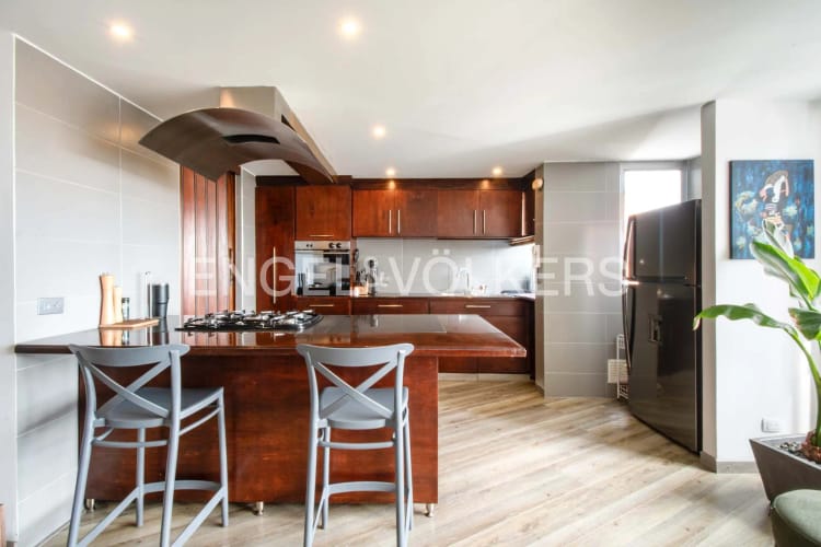 Apartamento de 2 alcobas en venta en Los Rosales, Bogotá, 81 m² · foto 3 de 11