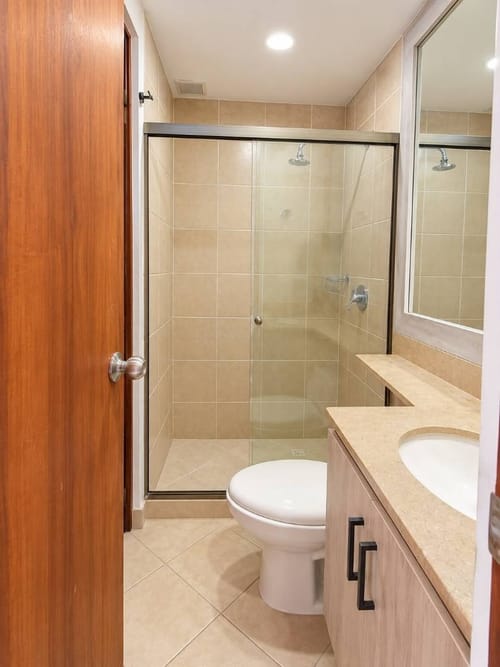 Apartamento de 3 alcobas en arriendo en Los Balsos, Medellín, 135 m² · foto 4 de 10