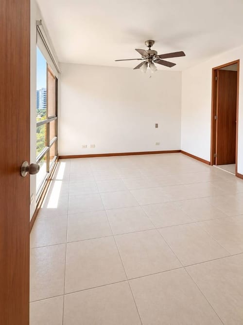 Apartamento de 3 alcobas en arriendo en Los Balsos, Medellín, 135 m² · foto 5 de 10