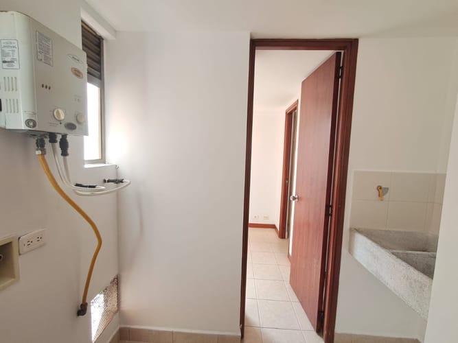 Apartamento de 3 alcobas en arriendo en La Castellana, Medellín, 104 m² · foto 5 de 21