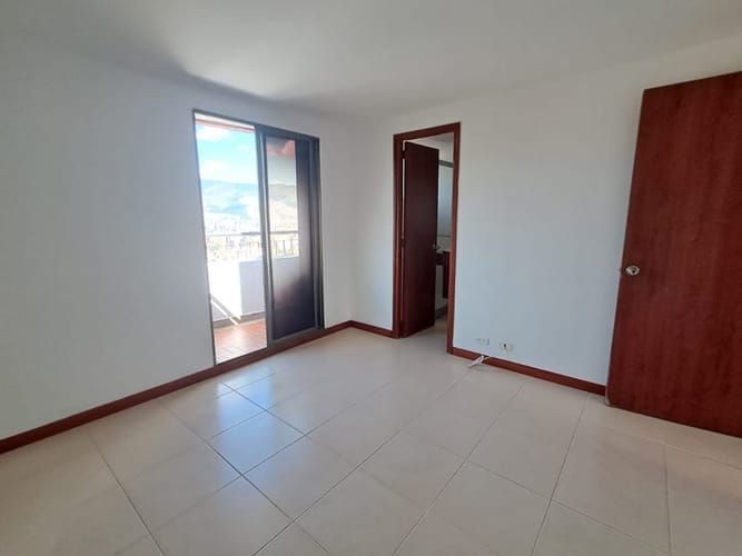 Apartamento de 3 alcobas en arriendo en La Castellana, Medellín, 104 m² · foto 14 de 21