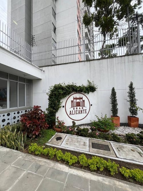 Apartamento de 3 alcobas en arriendo en Conjunto Alicante, Girón, 62 m² · foto 2 de 2