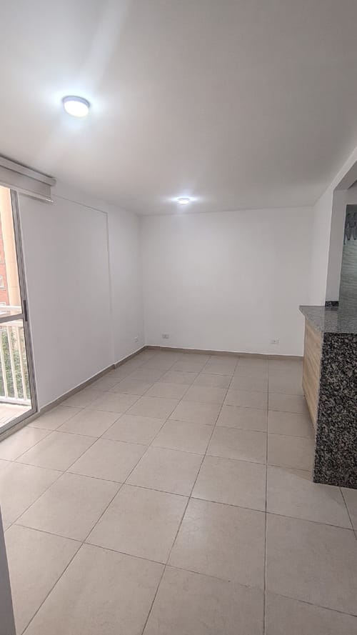 Apartamento de 3 alcobas en arriendo en Guasimalito, Bello, 55 m² · foto 2 de 15