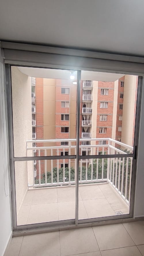 Apartamento de 3 alcobas en arriendo en Guasimalito, Bello, 55 m² · foto 3 de 15